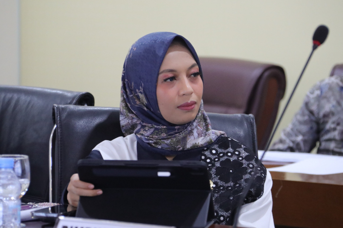 ANGGOTA DPD RI PROV. NTB MIRAH MIDADAN FAHMID Senator Mirah Minta Pemerintah Setempat Perketat Pengawasan Kondisi Hutan NTB