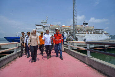 Di Pelabuhan Gili Mas, Senator Mirah Lakukan Pengawasan Pelaksanaan Mudik dan Beri Atensi Pada Infrastruktur